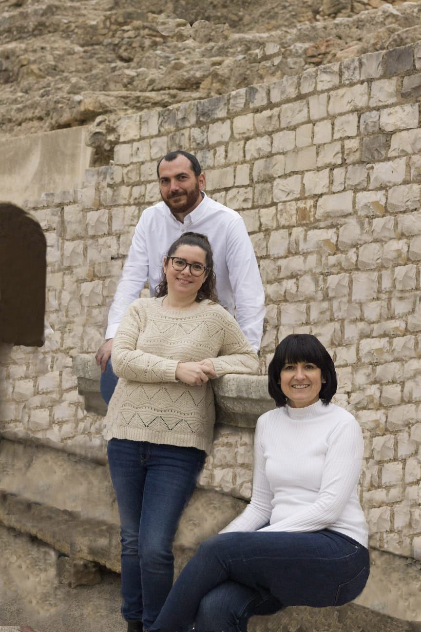 L’Ivan i la Núria, socis d’Auria Interiors, amb l’equip